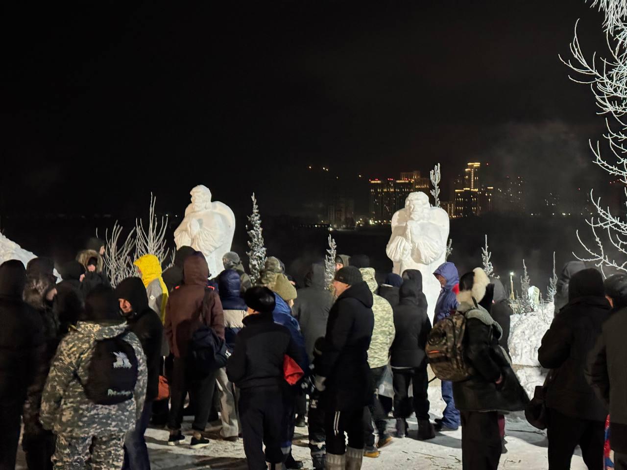 Фото Крещенские купания-2026: как новосибирцы ныряют в купель в аномальный мороз почти –40 градусов. ОНЛАЙН 2